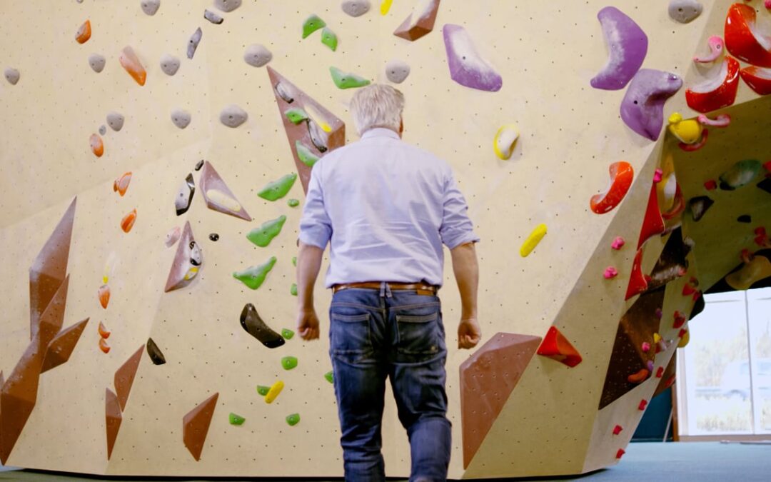 Stilstaand beeld uit de introvideo van de campagne Klim je met ons mee van Ommeriek