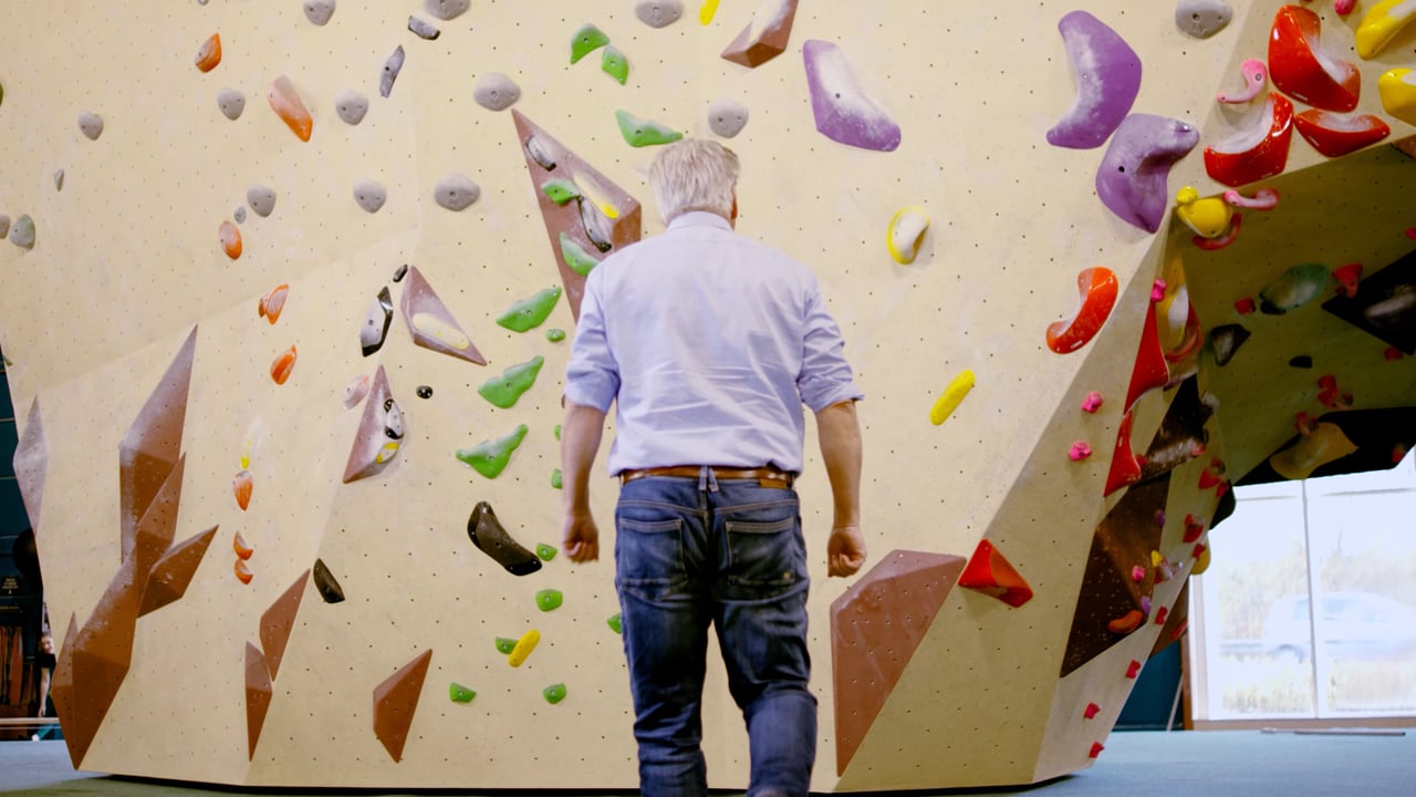 Stilstaand beeld uit de introvideo van de campagne Klim je met ons mee van Ommeriek